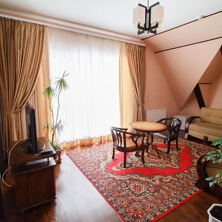 Hotel On Khmelnytskogo 8 Harkov Kültér fotó