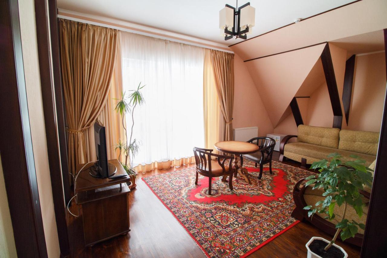 Hotel On Khmelnytskogo 8 Harkov Kültér fotó